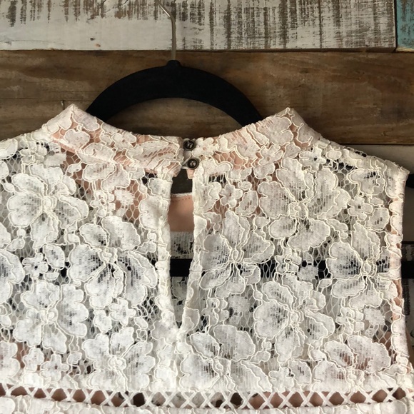 Cream and nude sleeveless high neck top - Picture 3 of 3